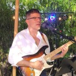 Solo singer ID15300